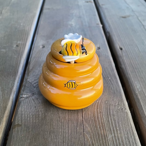 Joie Honey Miel Ceramic Beehive Shaped Honey Pot with Dipper - Picture 5 of 8